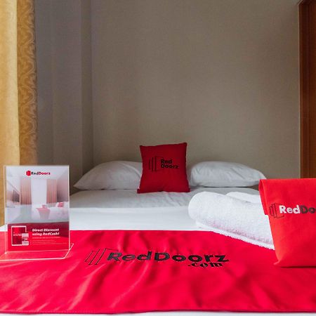 Отель Reddoorz Near Naia Terminal 1 Paranaque City Экстерьер фото