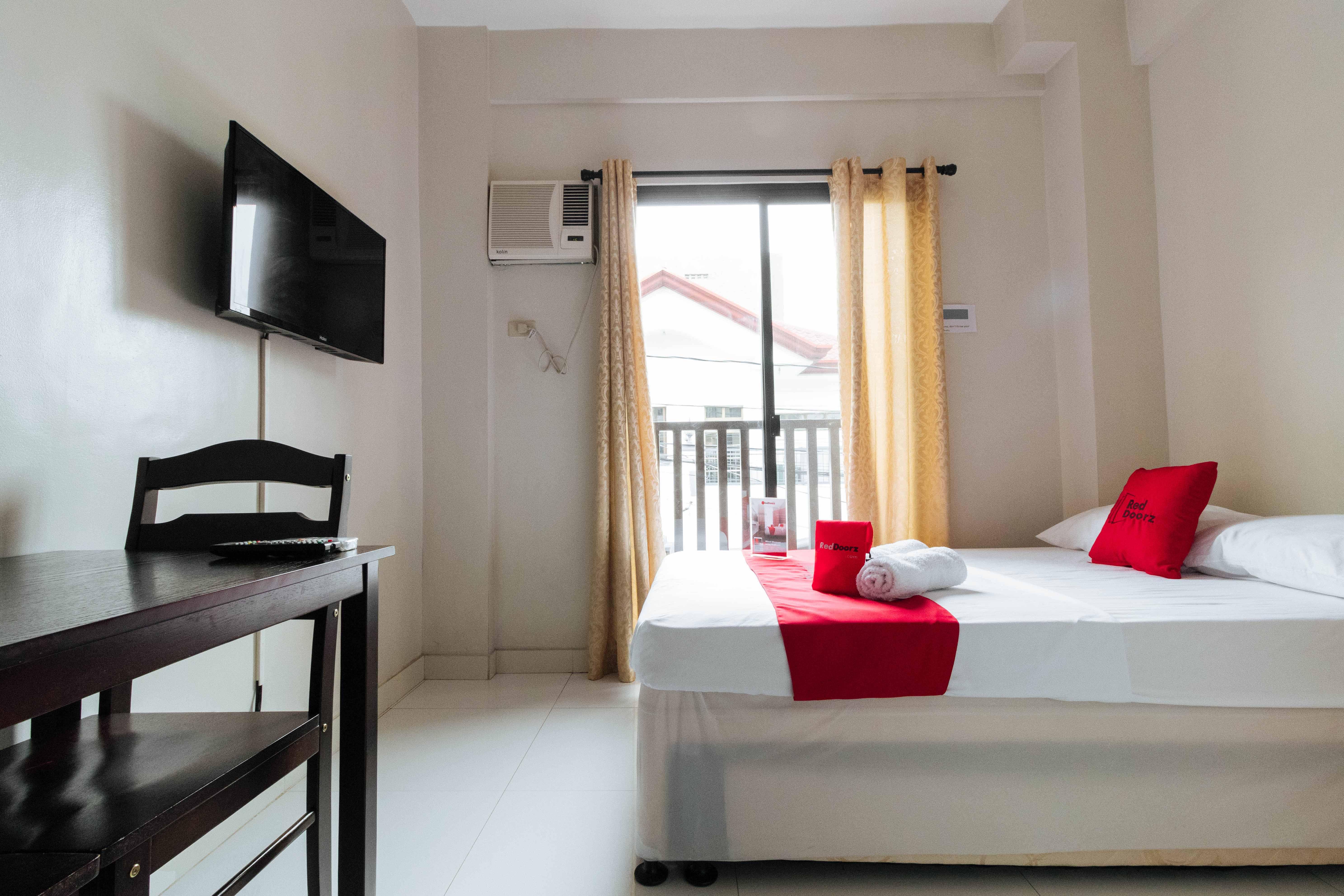 Отель Reddoorz Near Naia Terminal 1 Paranaque City Экстерьер фото
