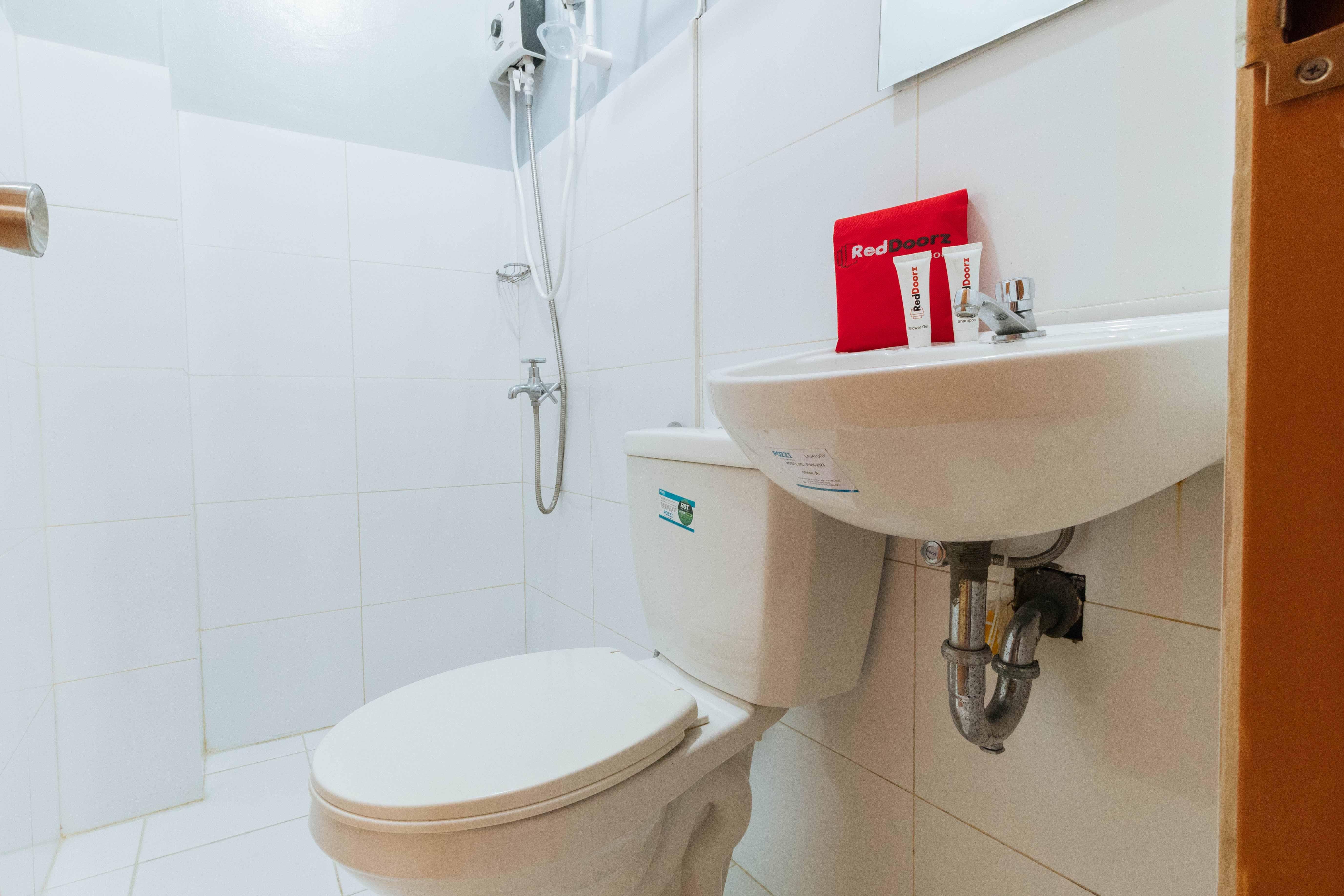 Отель Reddoorz Near Naia Terminal 1 Paranaque City Экстерьер фото