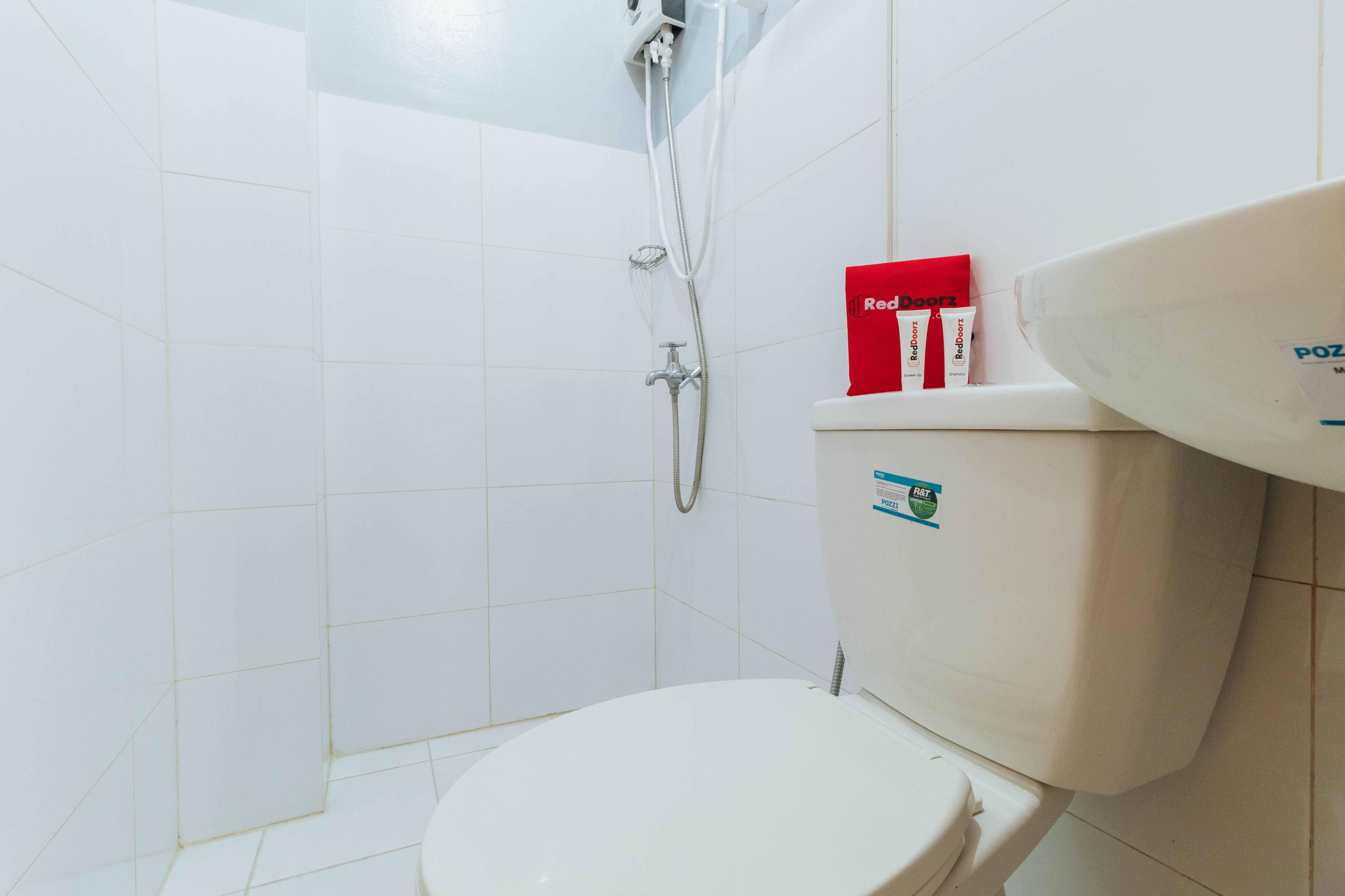 Отель Reddoorz Near Naia Terminal 1 Paranaque City Экстерьер фото