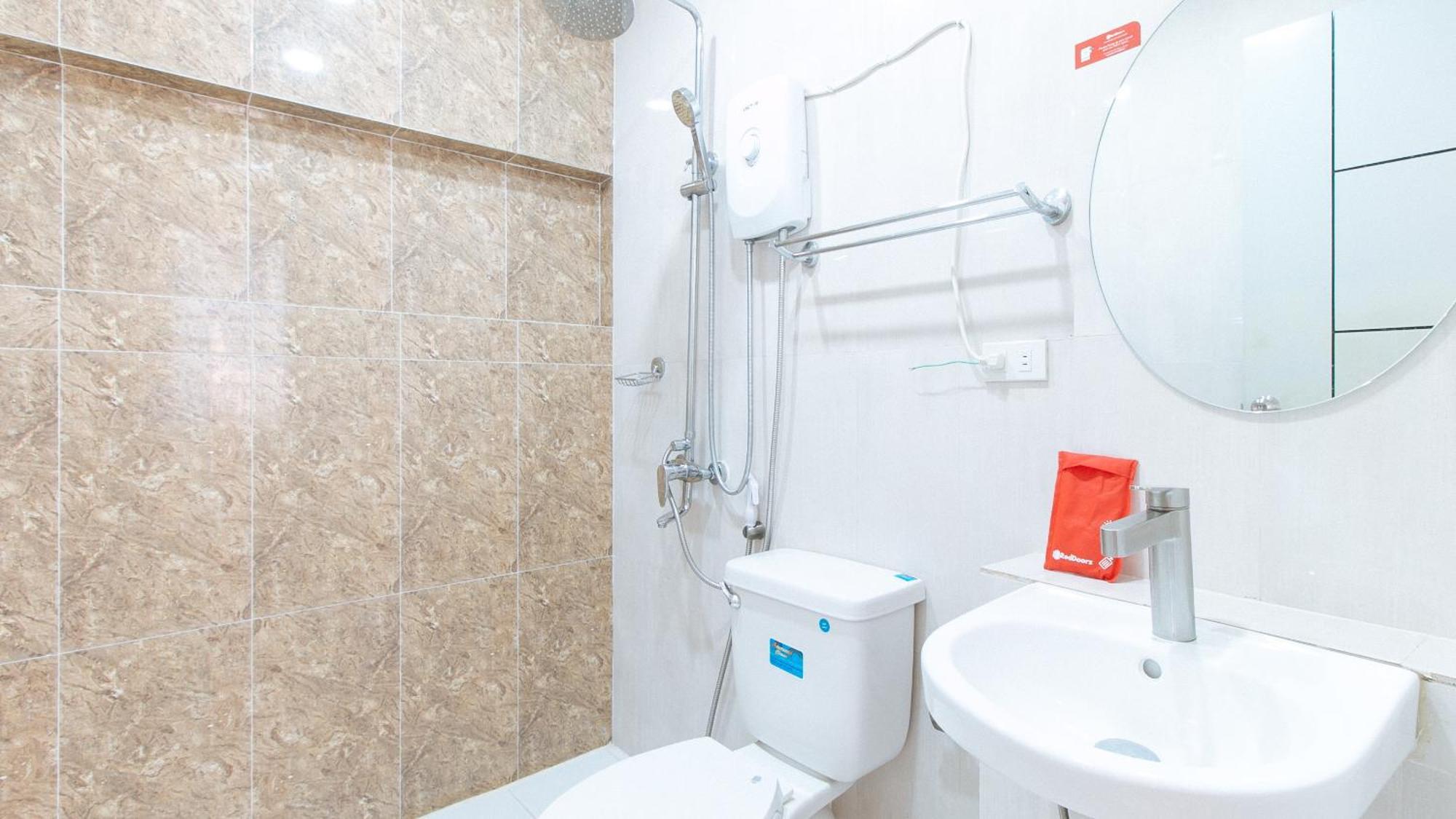 Отель Reddoorz Near Naia Terminal 1 Paranaque City Экстерьер фото
