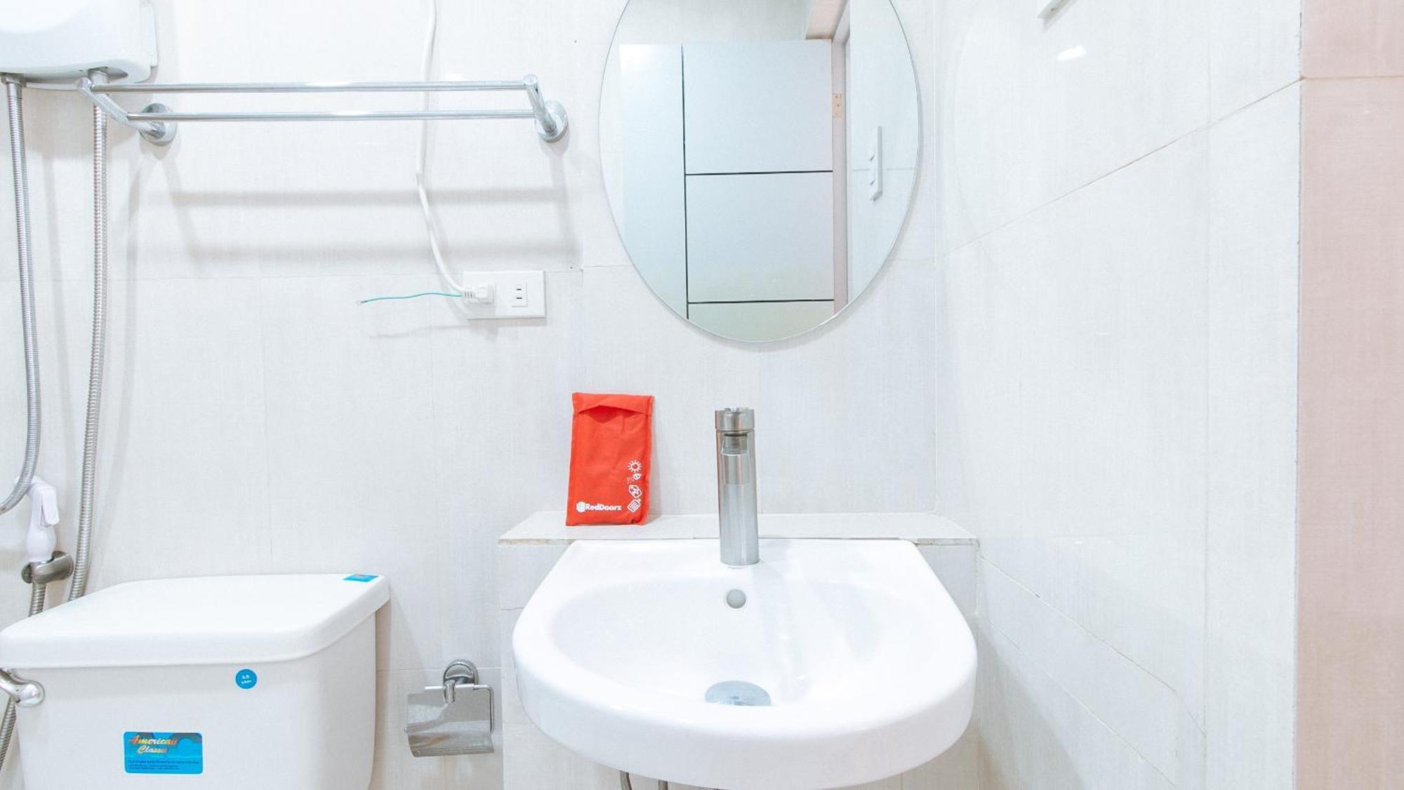 Отель Reddoorz Near Naia Terminal 1 Paranaque City Экстерьер фото