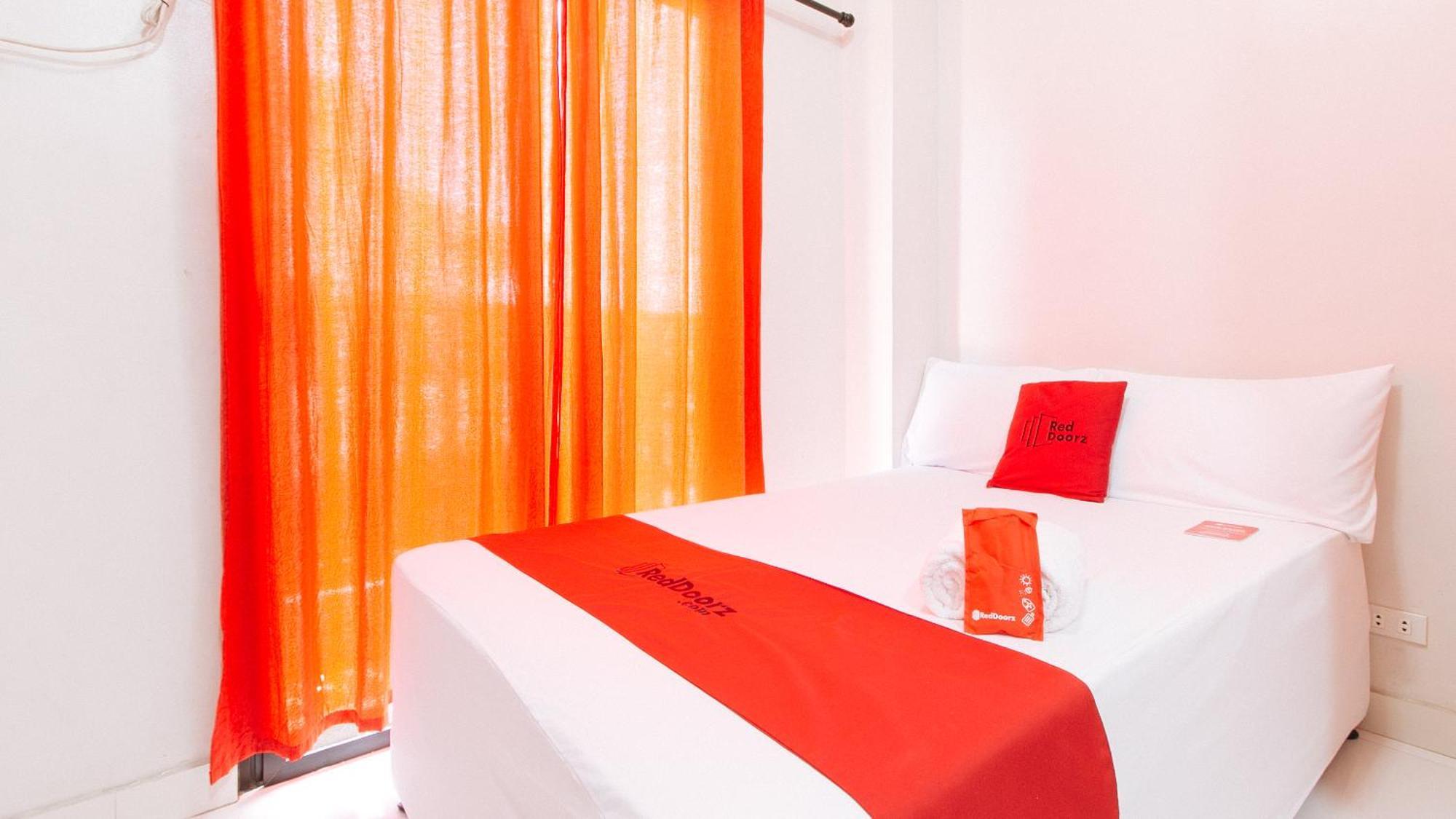Отель Reddoorz Near Naia Terminal 1 Paranaque City Экстерьер фото
