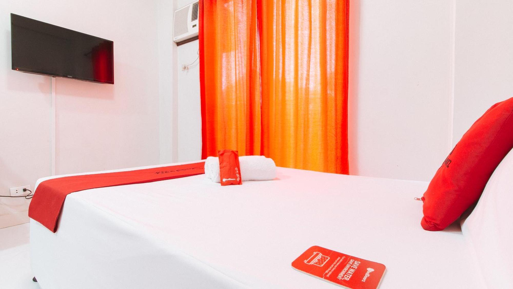 Отель Reddoorz Near Naia Terminal 1 Paranaque City Экстерьер фото