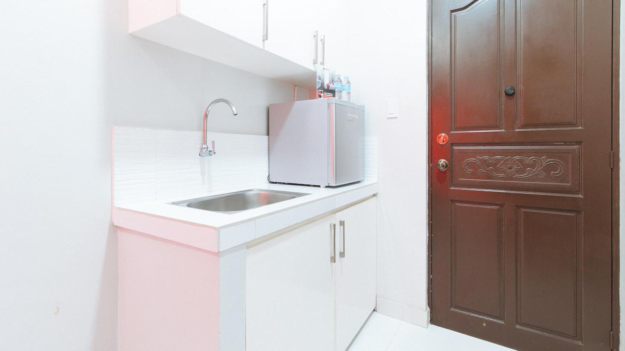 Отель Reddoorz Near Naia Terminal 1 Paranaque City Экстерьер фото
