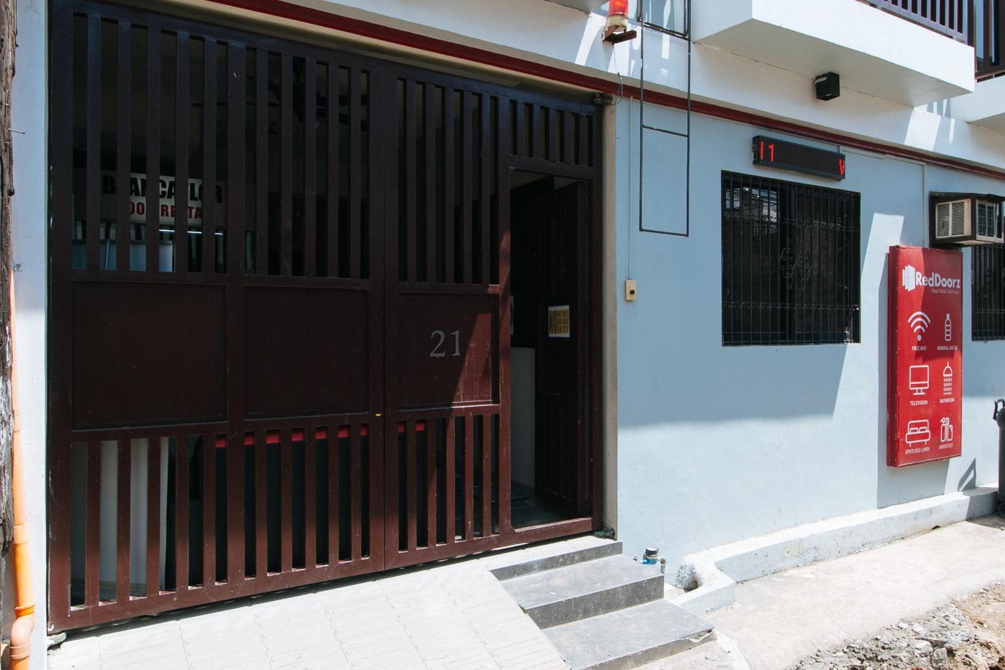 Отель Reddoorz Near Naia Terminal 1 Paranaque City Экстерьер фото