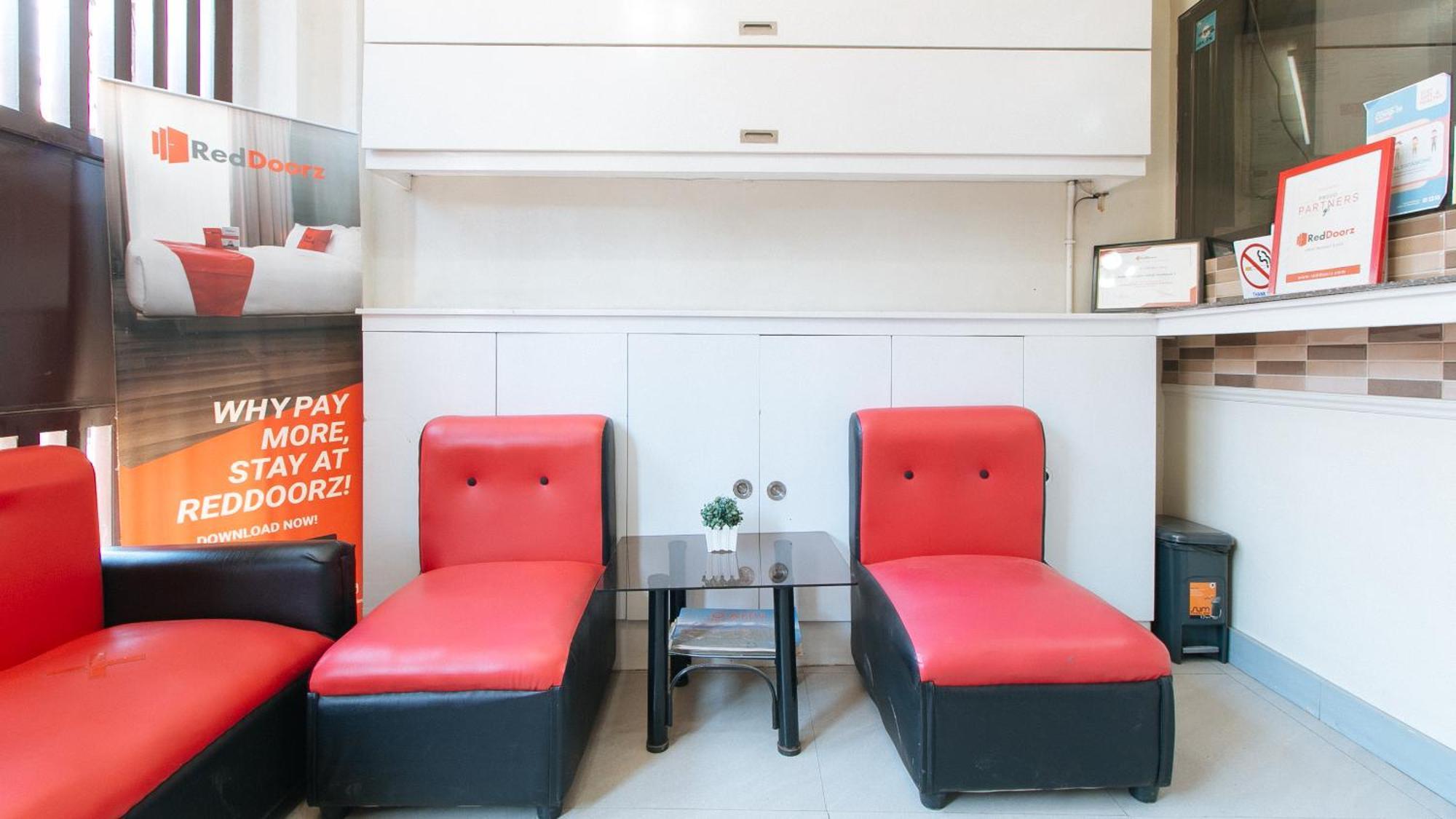 Отель Reddoorz Near Naia Terminal 1 Paranaque City Экстерьер фото